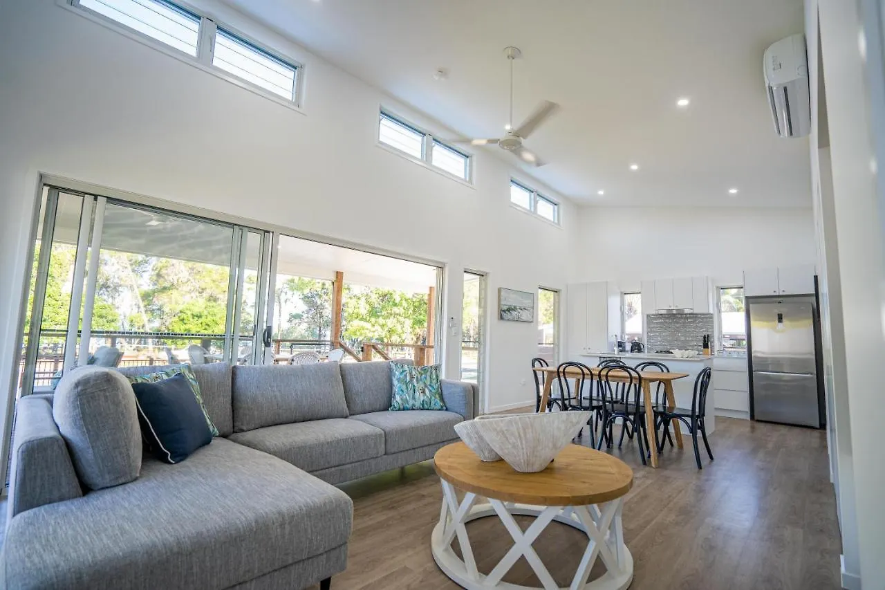 Crab Cottages Urangan Villa